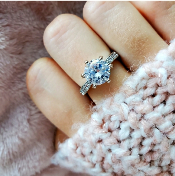 New Classic Wedding/Engagement Ring - Picture 4 of 8